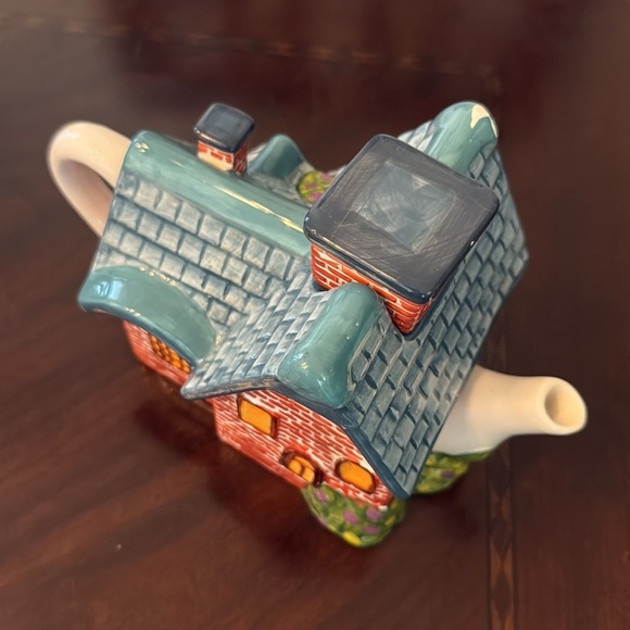 2005 Thomas Kinkade Cottage House Ceramic/Porcelain Teapot with Lid - Picture 2 of 6